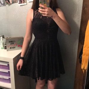 Beautiful black dress (HOLD)